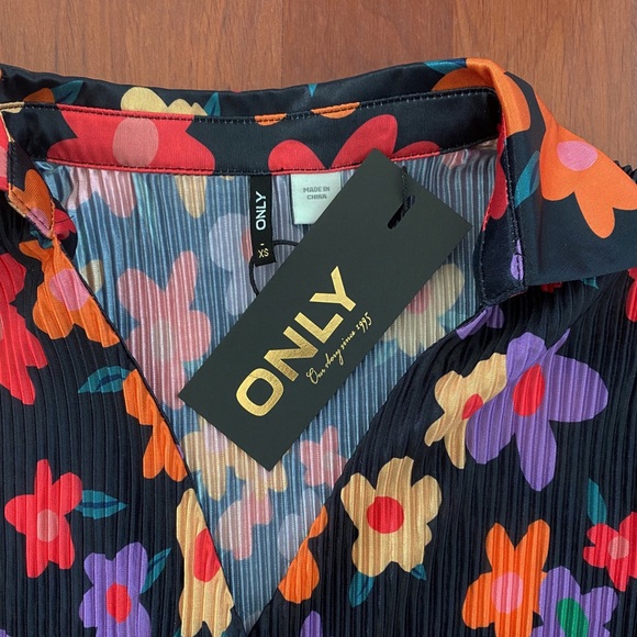 Only plisse oversized shirt in multi floral - Picture 7 of 7
